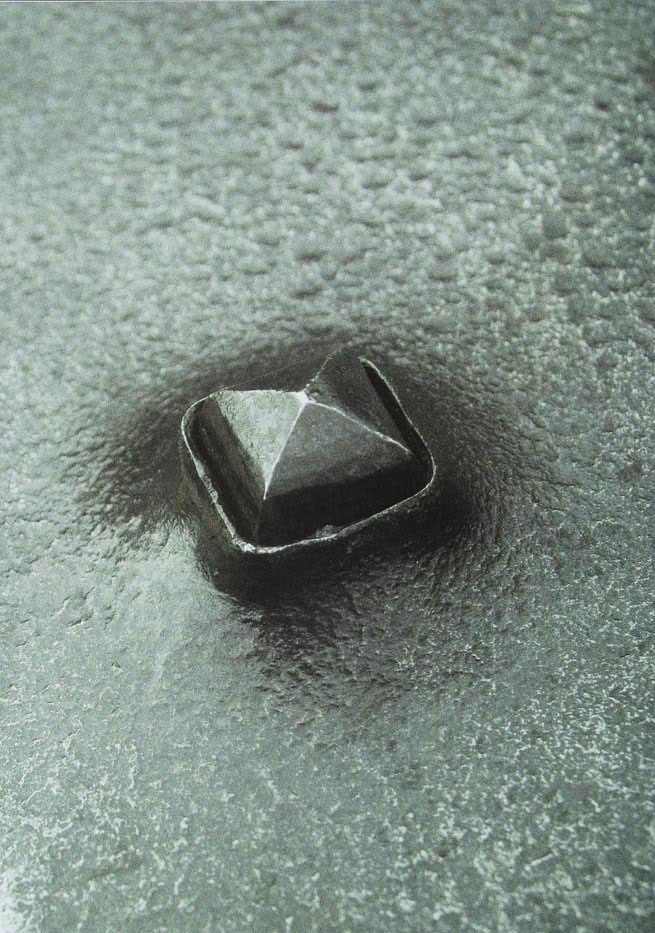 低碳钢台面细节，在火中纹理化处理