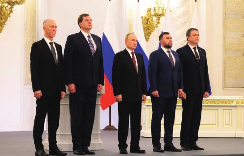 乌克兰东部及南部4州”并入”仪式上的普京总统(中央)、4州”首长”及”州长” (2022年9月) 【俄罗斯总统府】